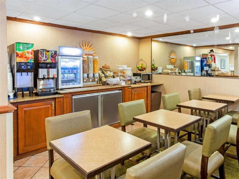 La Quinta Inn By Wyndham Milwaukee Airport / Oak Creek Exterior foto