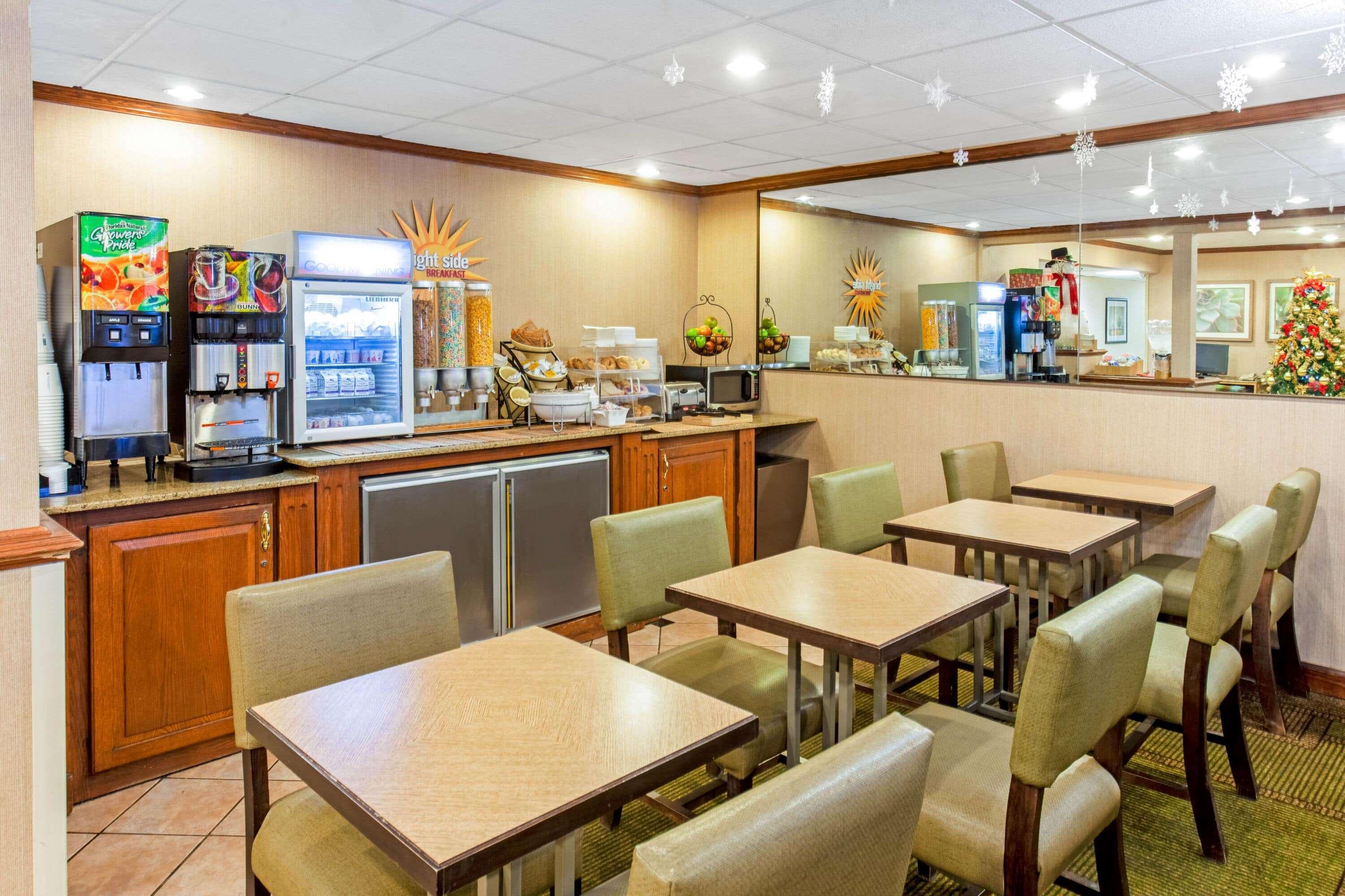 La Quinta Inn By Wyndham Milwaukee Airport / Oak Creek Exterior foto